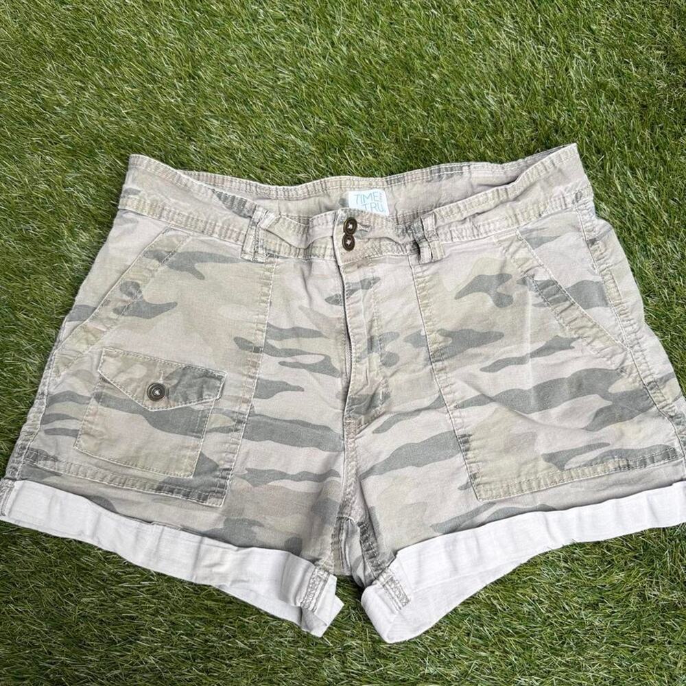Y2k camo cargo shorts